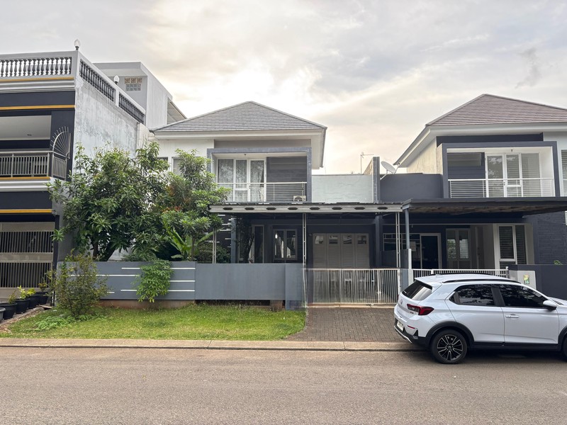 BEST DEAL! Rumah Rapi 2 Lantai Furnished di Boulevard Kota Wisata 