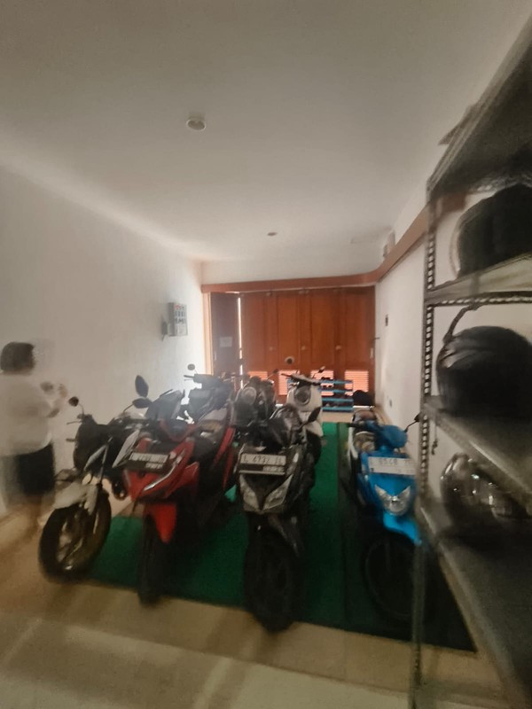 Dijual 250 m2 Rumah Regency 21 blok H - Surabaya Timur - Dekat Araya 1 Galaxy Bumi Permai, Galaxy Mall, ITS, Hokky MERR