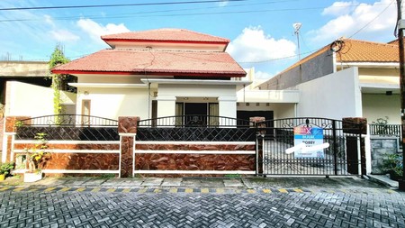 Rumah + Kost Aktif Siap Huni di Klampis Surabaya - Investasi & Hunian 5 Kamar - LT 190 m&#xb2; Harga Rp 2,3 M
