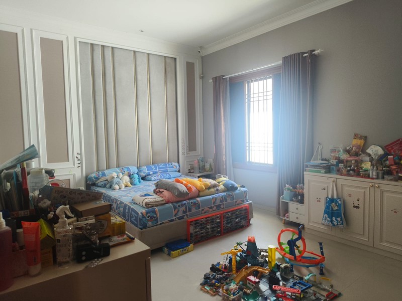 5 Milyar-an Rumah Regency 21 Blok H - Surabaya Timur - Garasi Carport 4 Mobil Luas Dekat Araya 1 Galaxy Bumi Permai, Galaxy Mall, ITS, Hokky MERR, Manyar Kertoadi, Raya Kertajaya Indah