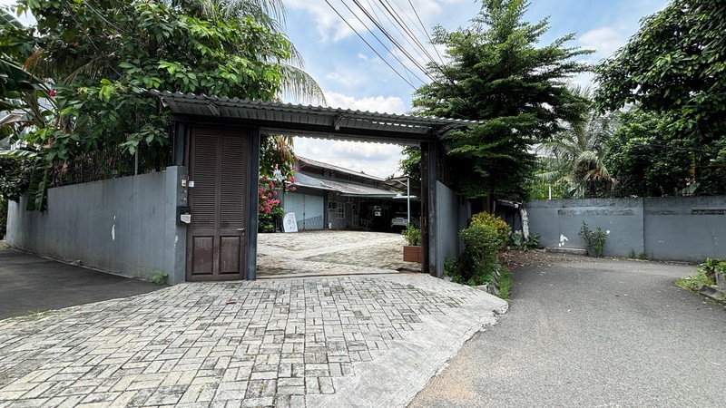 Rumah Pondok Indah Di Lahan 1570 m2, Dekat Mal PIM 3, Dan Dijual 35% Dibawah NJOP