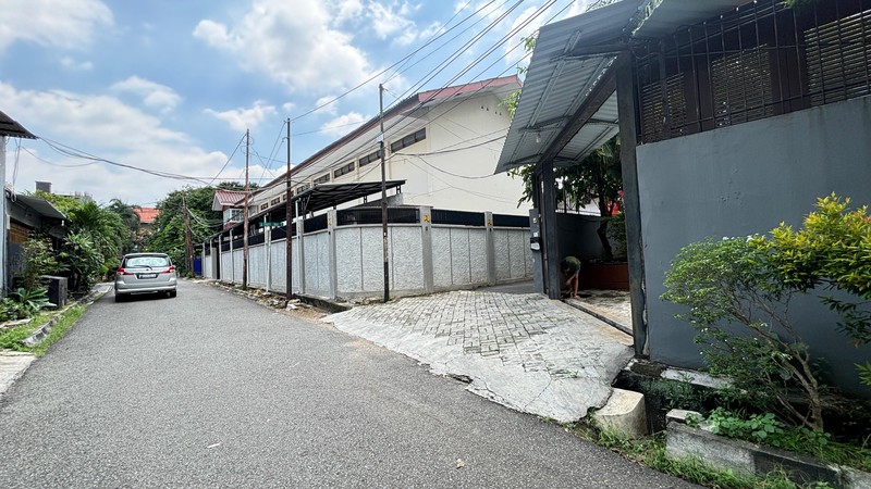 Rumah Pondok Indah Di Lahan 1570 m2, Dekat Mal PIM 3, Dan Dijual 35% Dibawah NJOP