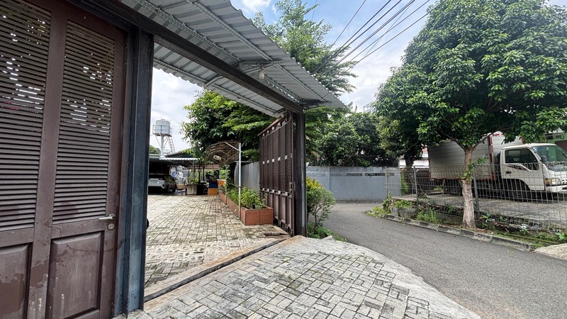 Rumah Pondok Indah Di Lahan 1570 m2, Dekat Mal PIM 3, Dan Dijual 35% Dibawah NJOP