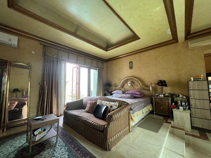 Rumah Mewah Strategis di Cinere - Ada Kolam Renang