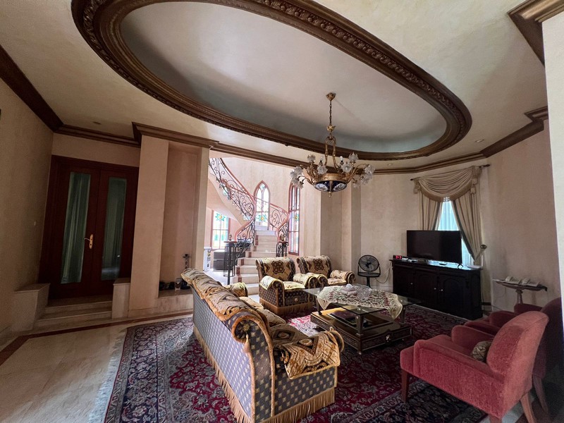 Rumah Mewah Strategis di Cinere - Ada Kolam Renang