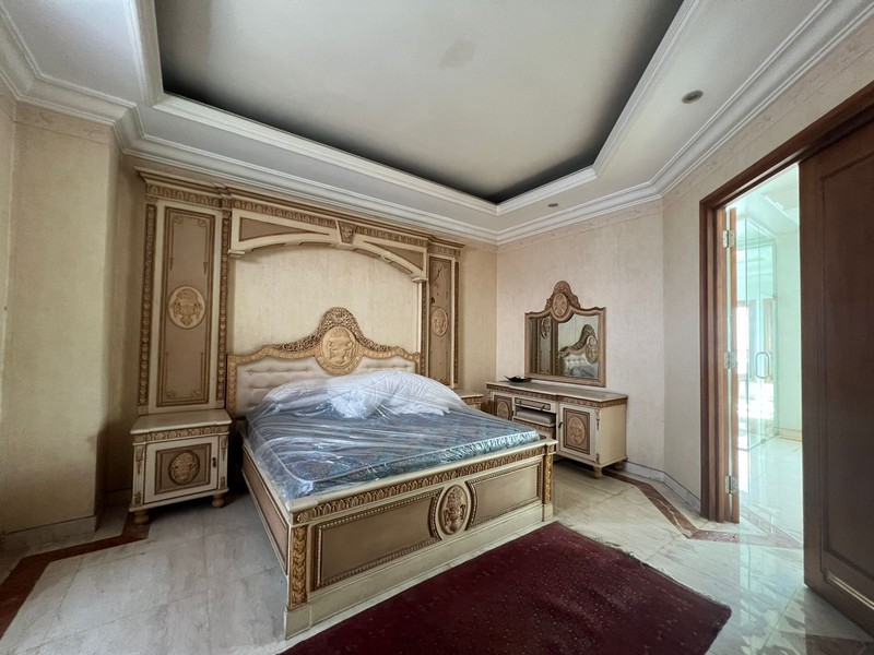 Rumah Mewah Strategis di Cinere - Ada Kolam Renang