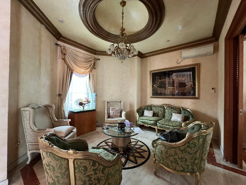 Rumah Mewah Strategis di Cinere - Ada Kolam Renang