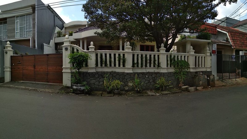 Rumah Luas 2½ Lantai Siap Huni dengan LT 820 m2 LB 1000 m2 ada Kolam Renang Privat SHM @Cipete, Jakarta Selatan