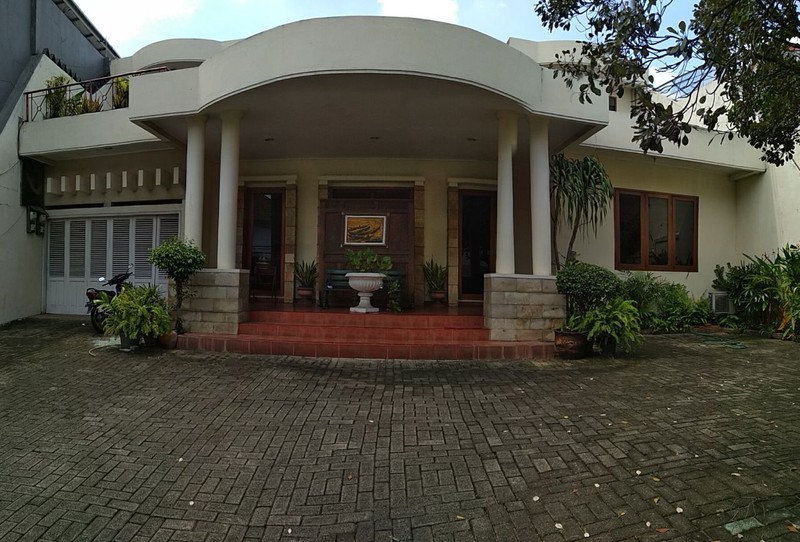 Rumah Luas 2½ Lantai Siap Huni dengan LT 820 m2 LB 1000 m2 ada Kolam Renang Privat SHM @Cipete, Jakarta Selatan