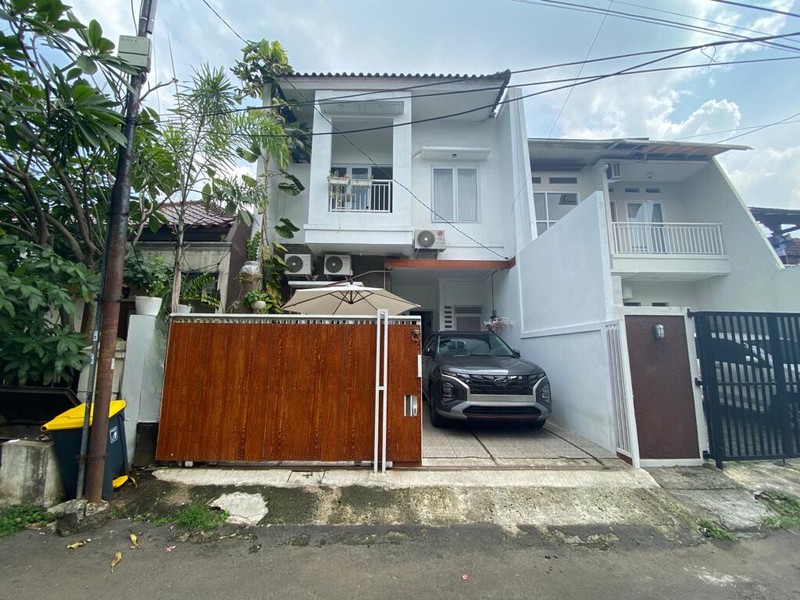 Rumah Modern Minimalis Dalam Komplek Cinere, dekat ke Tol