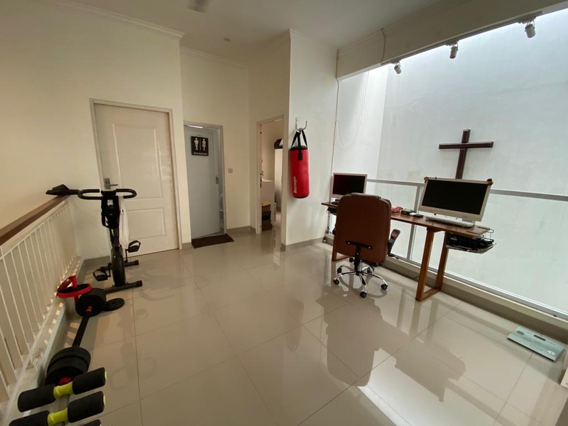 Rumah Modern Minimalis Dalam Komplek Cinere, dekat ke Tol