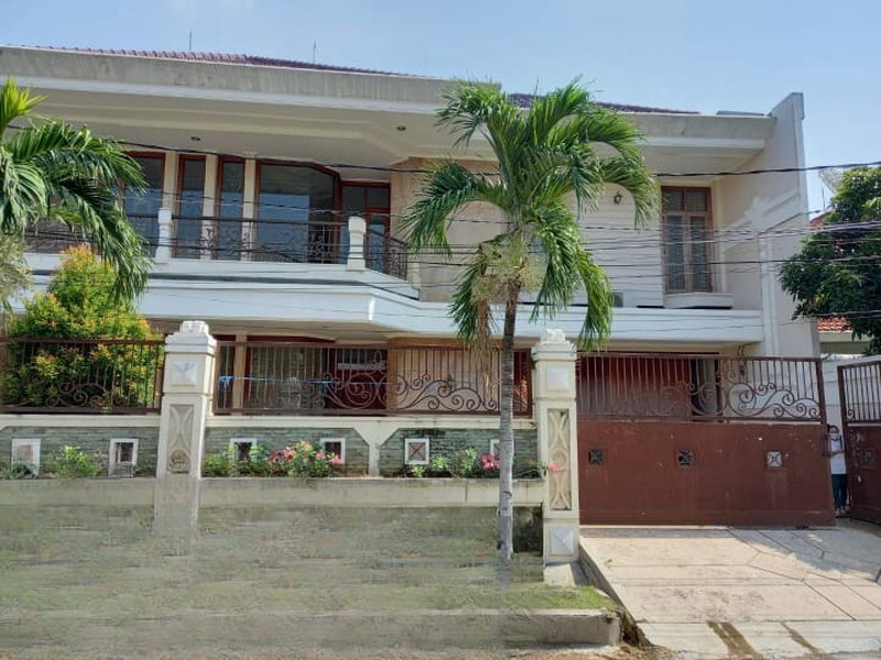 DI JUAL RUMAH HOOK FULL FURNISH CLASSIC TROPIS STYLE,  JL. SERUNI SURABAYA PUSAT  