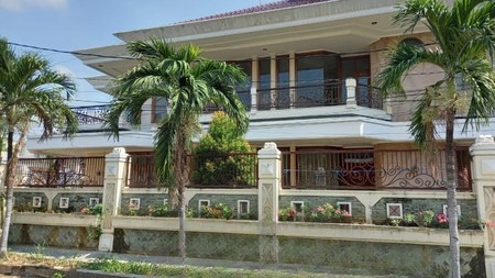 DI JUAL RUMAH HOOK FULL FURNISH CLASSIC TROPIS STYLE,  JL. SERUNI SURABAYA PUSAT  