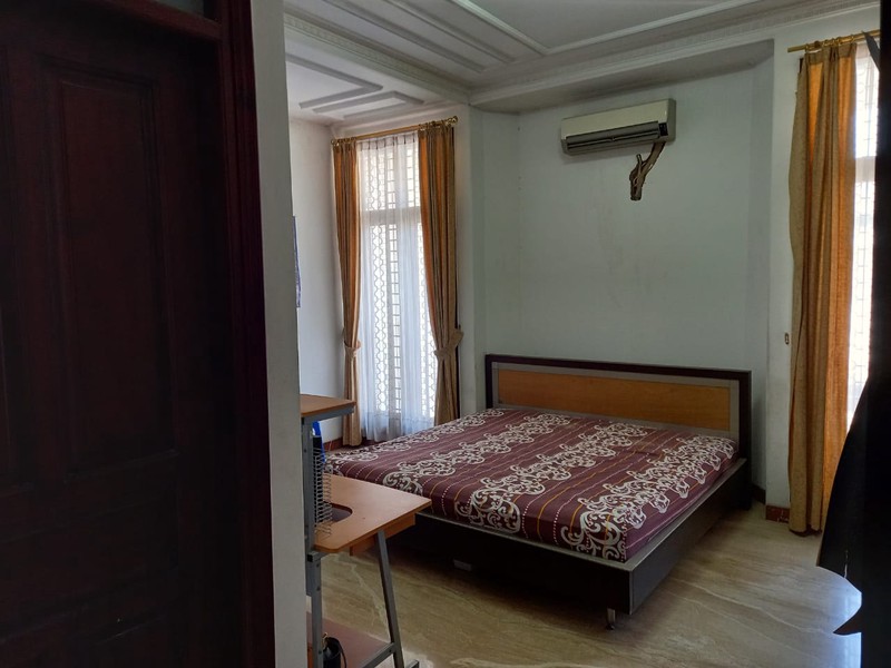 DI JUAL RUMAH HOOK FULL FURNISH CLASSIC TROPIS STYLE,  JL. SERUNI SURABAYA PUSAT  