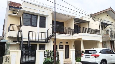 Disewakan Rumah Siap Pakai Luas Cocok untuk Usaha di Jalan Raya Utama Depok
