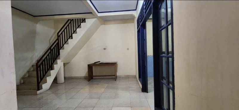 Disewakan Rumah Siap Pakai Luas Cocok untuk Usaha di Jalan Raya Utama Depok