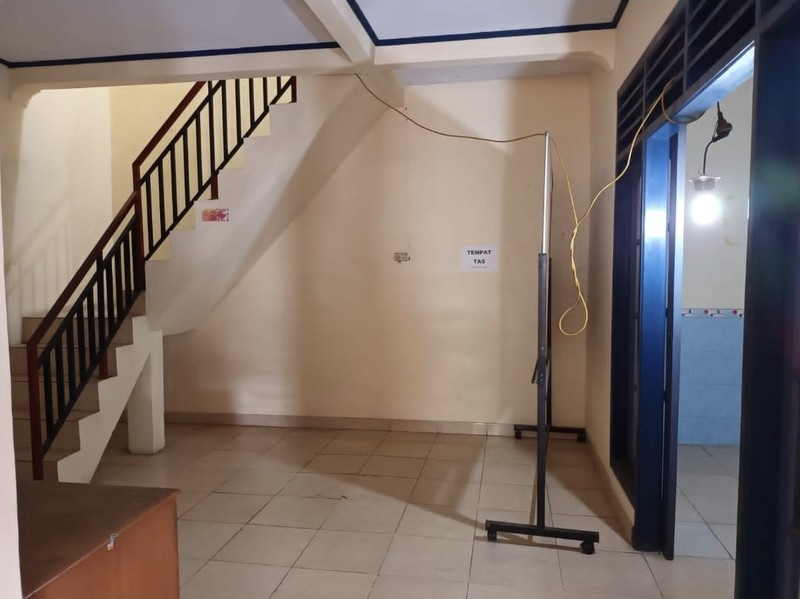 Disewakan Rumah Siap Pakai Luas Cocok untuk Usaha di Jalan Raya Utama Depok