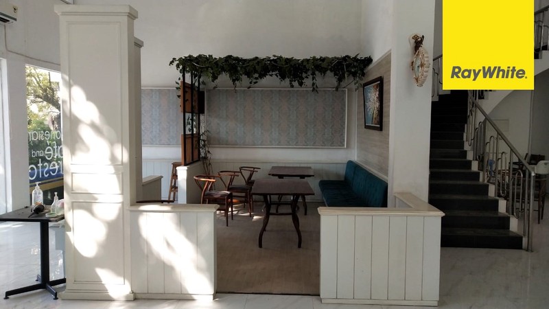 Disewakan Rumah 2 lantai di Jalan Raya Jemursari Surabaya