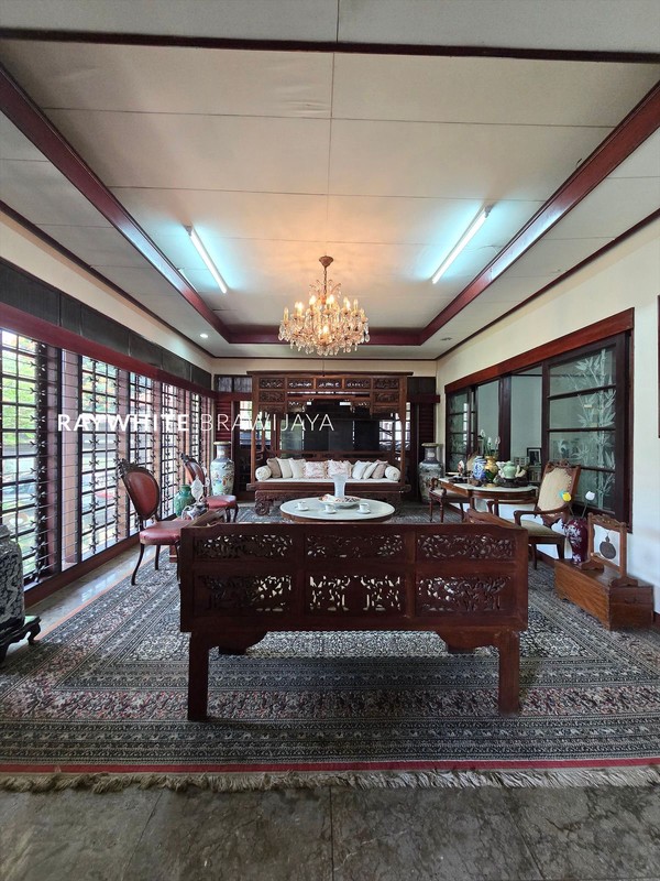 Rumah Luas Lingkungan Tenang Lokasi Strategis Area Bintaro