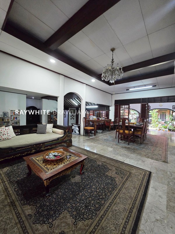 Rumah Luas Lingkungan Tenang Lokasi Strategis Area Bintaro