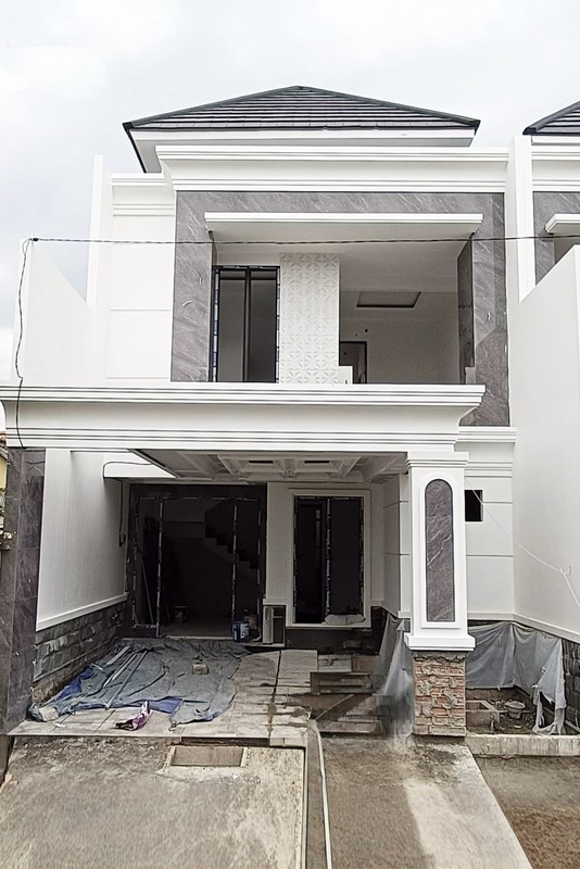 Rumah Baru Gress !!! di ARAYA TAHAP 2 Surabaya Timur, Minimalis, 2 Lantai... BURUANN !!!