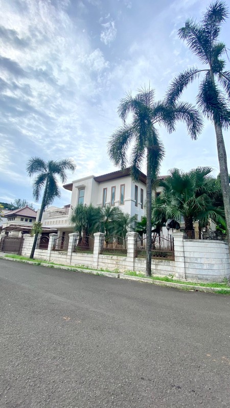 Rumah Mewah Suasana Resort Bali di Bintaro Jakarta Selatan