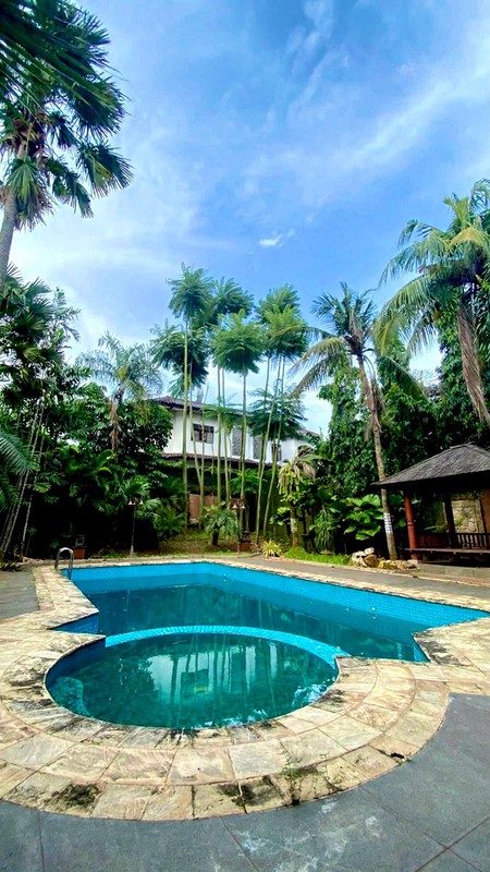 Rumah Mewah Suasana Resort Bali di Bintaro Jakarta Selatan