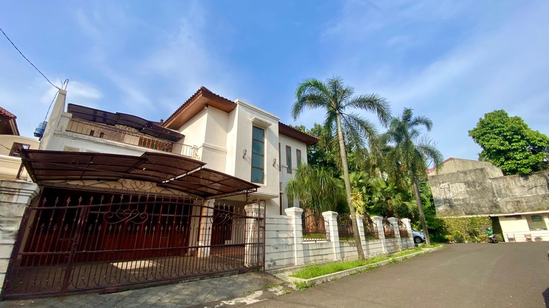 Rumah Mewah Suasana Resort Bali di Bintaro Jakarta Selatan