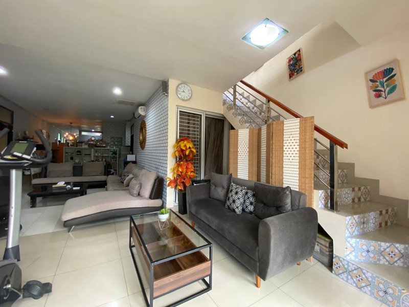 Rumah Usaha Kost & Salon 4 Lantai Jalan Asem Baris Raya, Tebet, Jakarta Selatan.