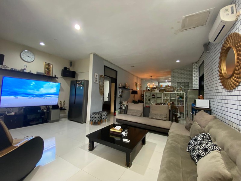 Rumah Usaha Kost & Salon 4 Lantai Jalan Asem Baris Raya, Tebet, Jakarta Selatan.