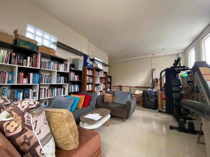 Rumah Usaha Kost & Salon 4 Lantai Jalan Asem Baris Raya, Tebet, Jakarta Selatan.