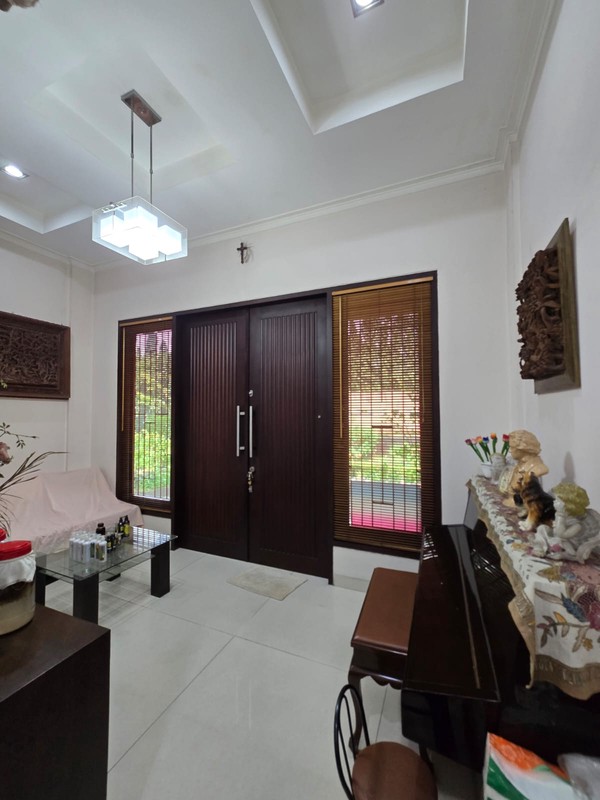 Rumah Bagus Dengan Kolam Renang Di Graha Taman Bintaro Jaya