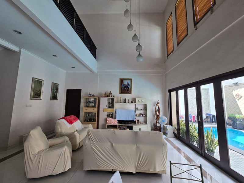 Rumah Bagus Dengan Kolam Renang Di Graha Taman Bintaro Jaya