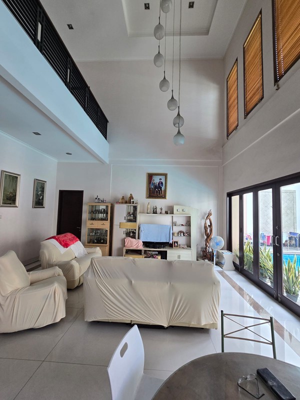 Rumah Bagus Dengan Kolam Renang Di Graha Taman Bintaro Jaya