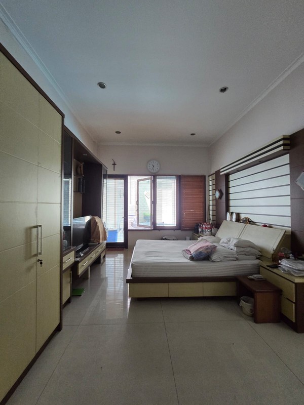 Rumah Bagus Dengan Kolam Renang Di Graha Taman Bintaro Jaya