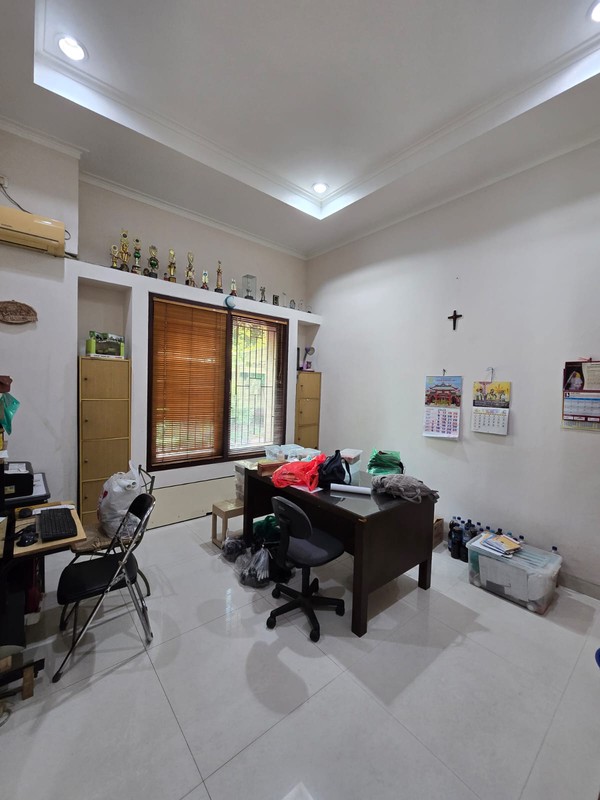 Rumah Bagus Dengan Kolam Renang Di Graha Taman Bintaro Jaya