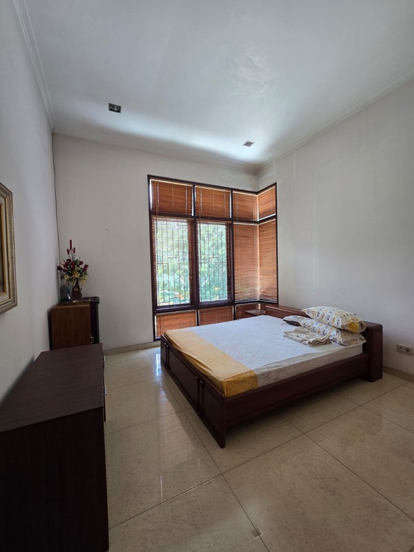 Rumah Bagus Dengan Kolam Renang Di Graha Taman Bintaro Jaya