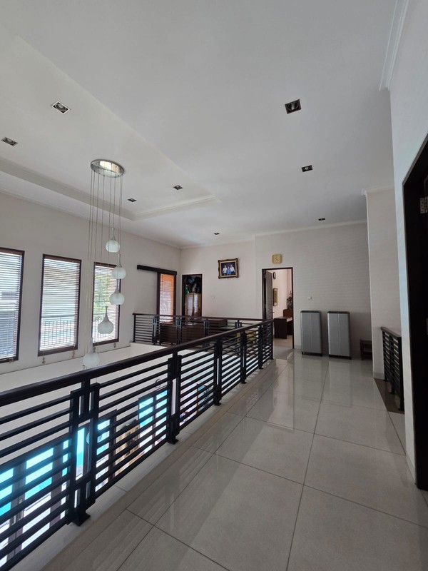 Rumah Bagus Dengan Kolam Renang Di Graha Taman Bintaro Jaya