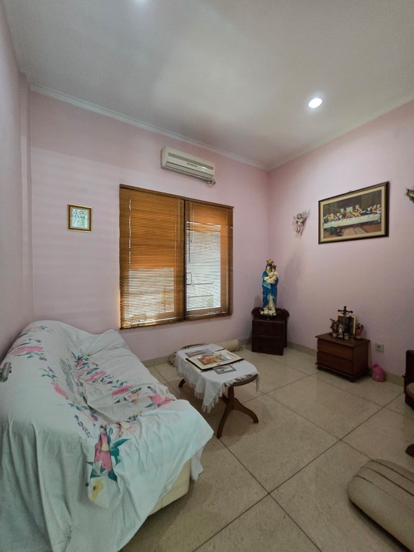 Rumah Bagus Dengan Kolam Renang Di Graha Taman Bintaro Jaya