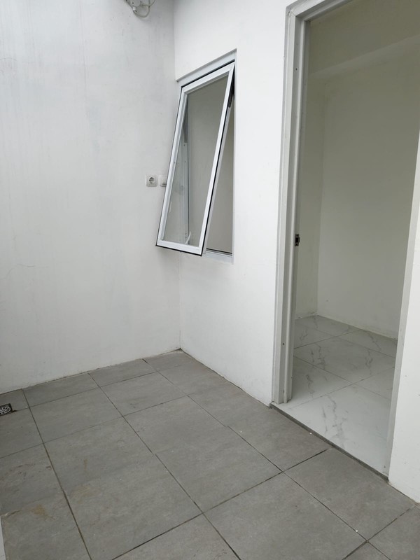 Rumah Brand New baru 1 lantai di Griya Loka, dekat Pasar Modern BSD