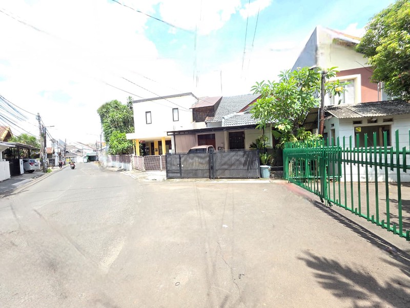 Rumah Bagus Siap Huni Asri di Jl KKenar, Bintaro Jaya, Sektor 2,  Tangerang Selatan