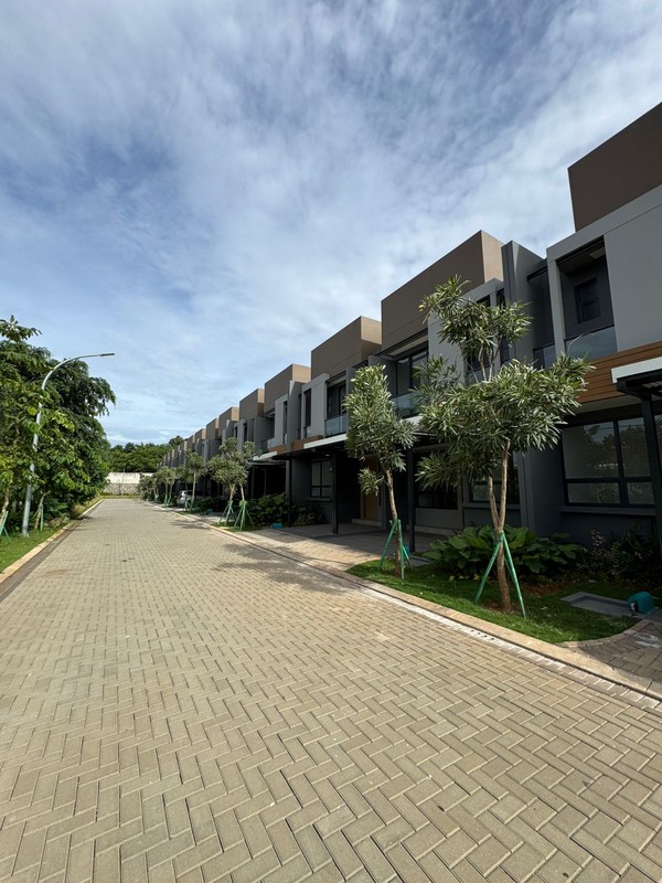 Rumah Bagus Di Perum Terravia Cluster Adora BSD Tangerang Selatan