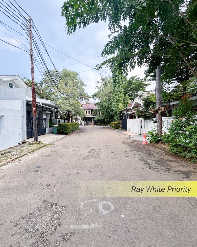 RUMAH CLASSIC SIAP HUNI DI BINTARO JAYA SEKTOR 9, TANGERANG SELATAN