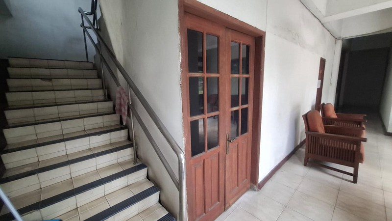 Tanah 3849 m2 Bonus Bangunan Cocok Untuk Padel di Jalan Raya Besar Jalur Busway JakSel