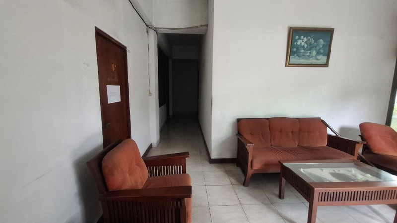 Tanah 3849 m2 Bonus Bangunan Cocok Untuk Padel di Jalan Raya Besar Jalur Busway JakSel