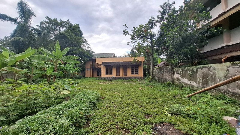 Tanah 3849 m2 Bonus Bangunan Cocok Untuk Padel di Jalan Raya Besar Jalur Busway JakSel