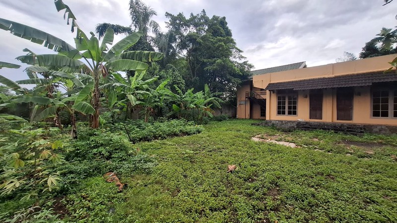 Tanah 3849 m2 Bonus Bangunan Cocok Untuk Padel di Jalan Raya Besar Jalur Busway JakSel