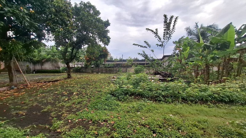 Tanah 3849 m2 Bonus Bangunan Cocok Untuk Padel di Jalan Raya Besar Jalur Busway JakSel