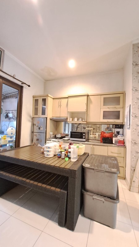 Rumah 2 Lantai Siap Huni dengan Hunian Nyaman dan Asri @Bintaro Sektor 9 .