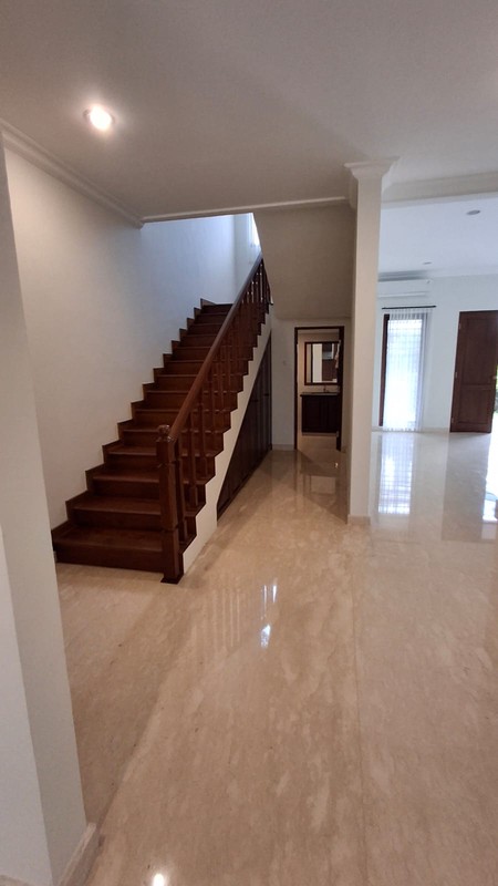 Rumah Mewah di Siaga Pejaten Jakarta Selatan LT 670 m2 LB 500 m2 ada Swimming Pool Privat SHM